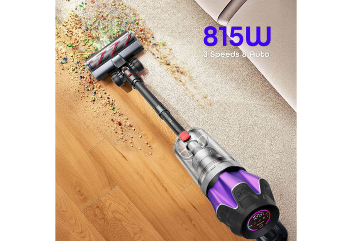 πεικονίζεται η σκούπα να καθαρίζει αποδοτικά δύσκολες βρωμιές από το πάτωμα.